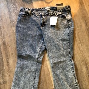 Brand New With Tags! Bootcut jeans! Back Pocket Design!